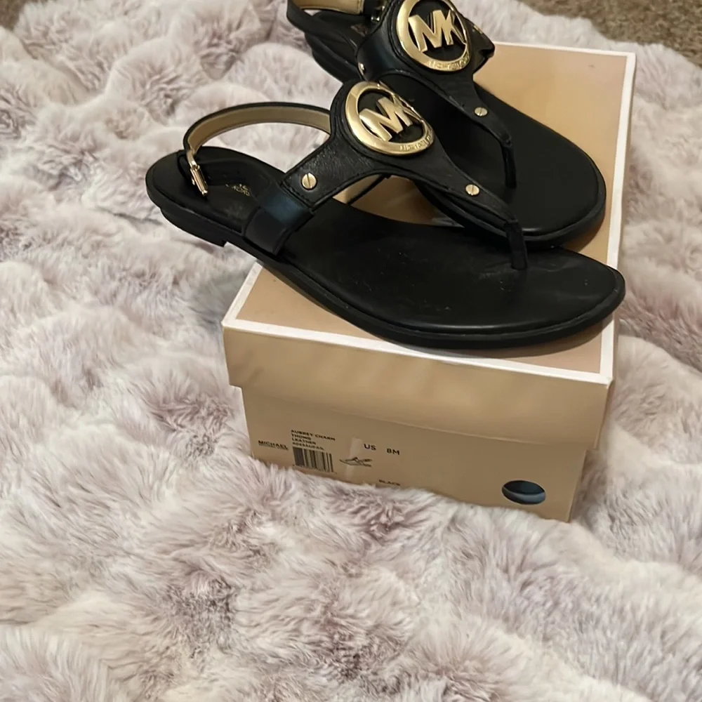 Michael Kors shoes - Picture 2 of 3